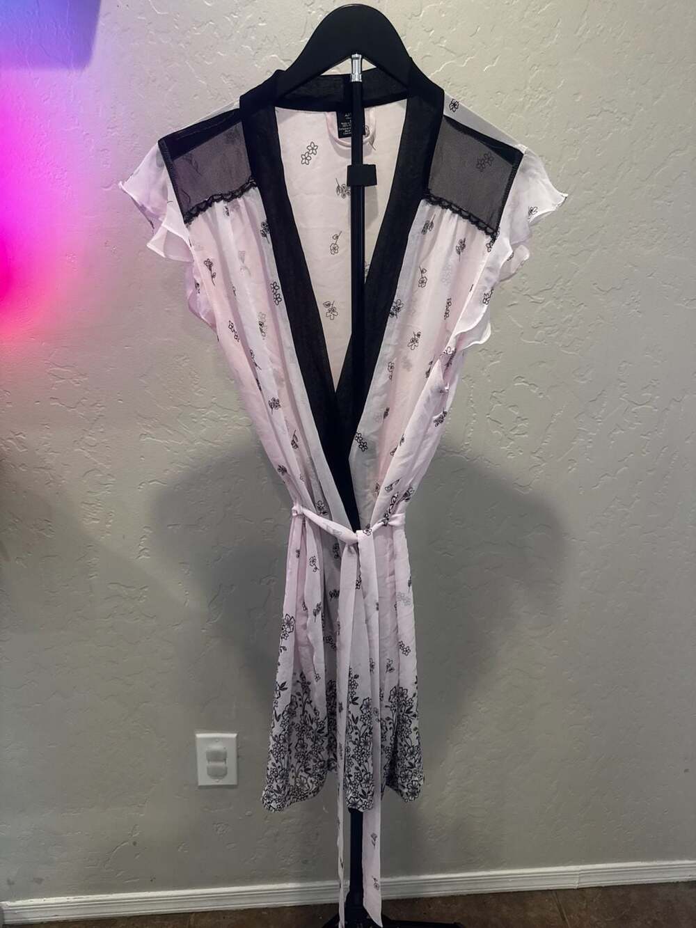 Apt. 9 Intimates Pink and Black Floral Chiffon Robe Size L